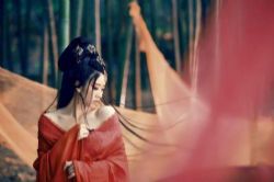 ���κ���